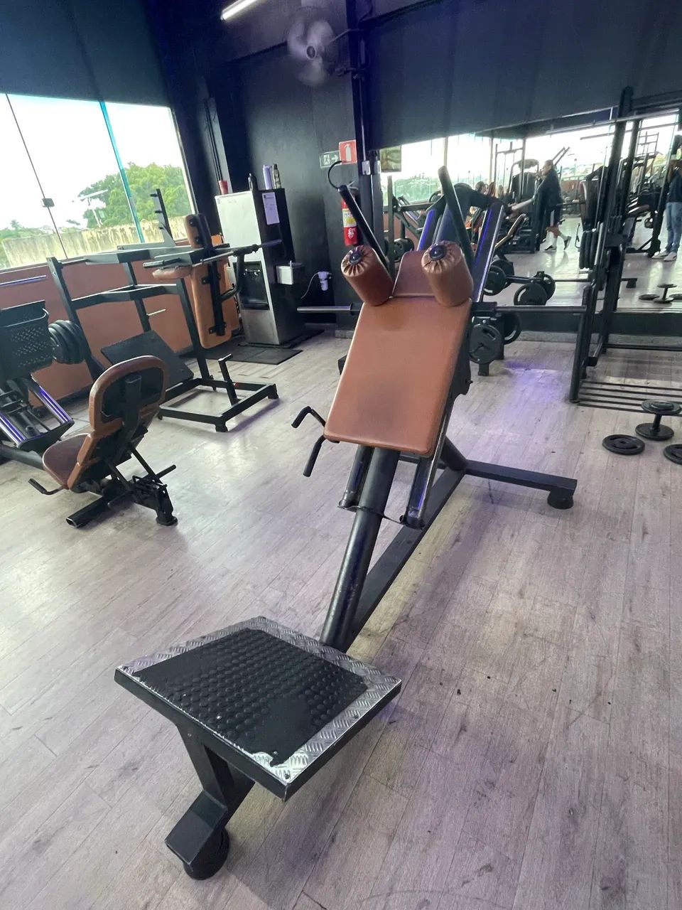 Hack Squat Profissional - Equipamento de Academia - Excelente Estado - Foto 2