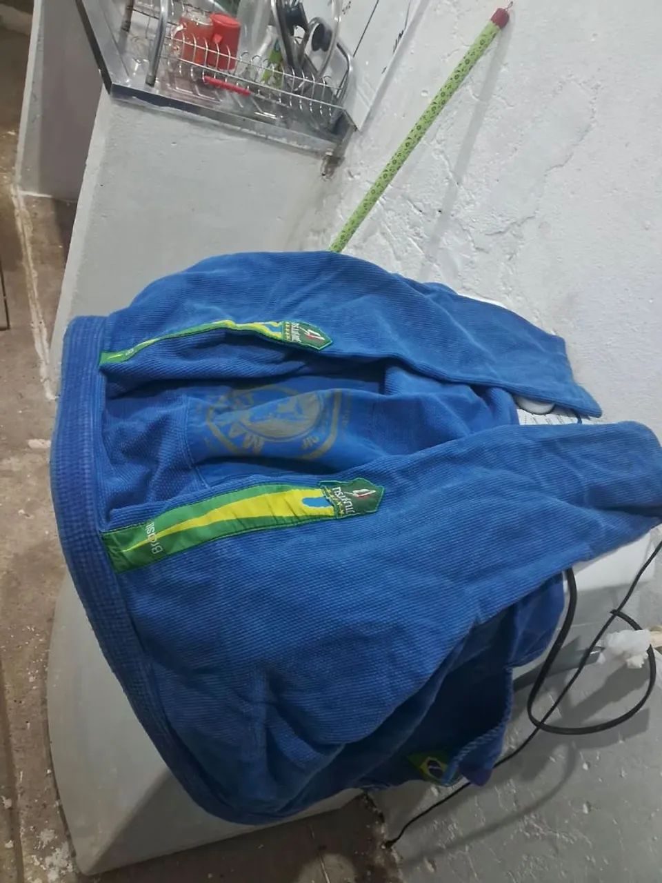 Vende-se kimono usado .
