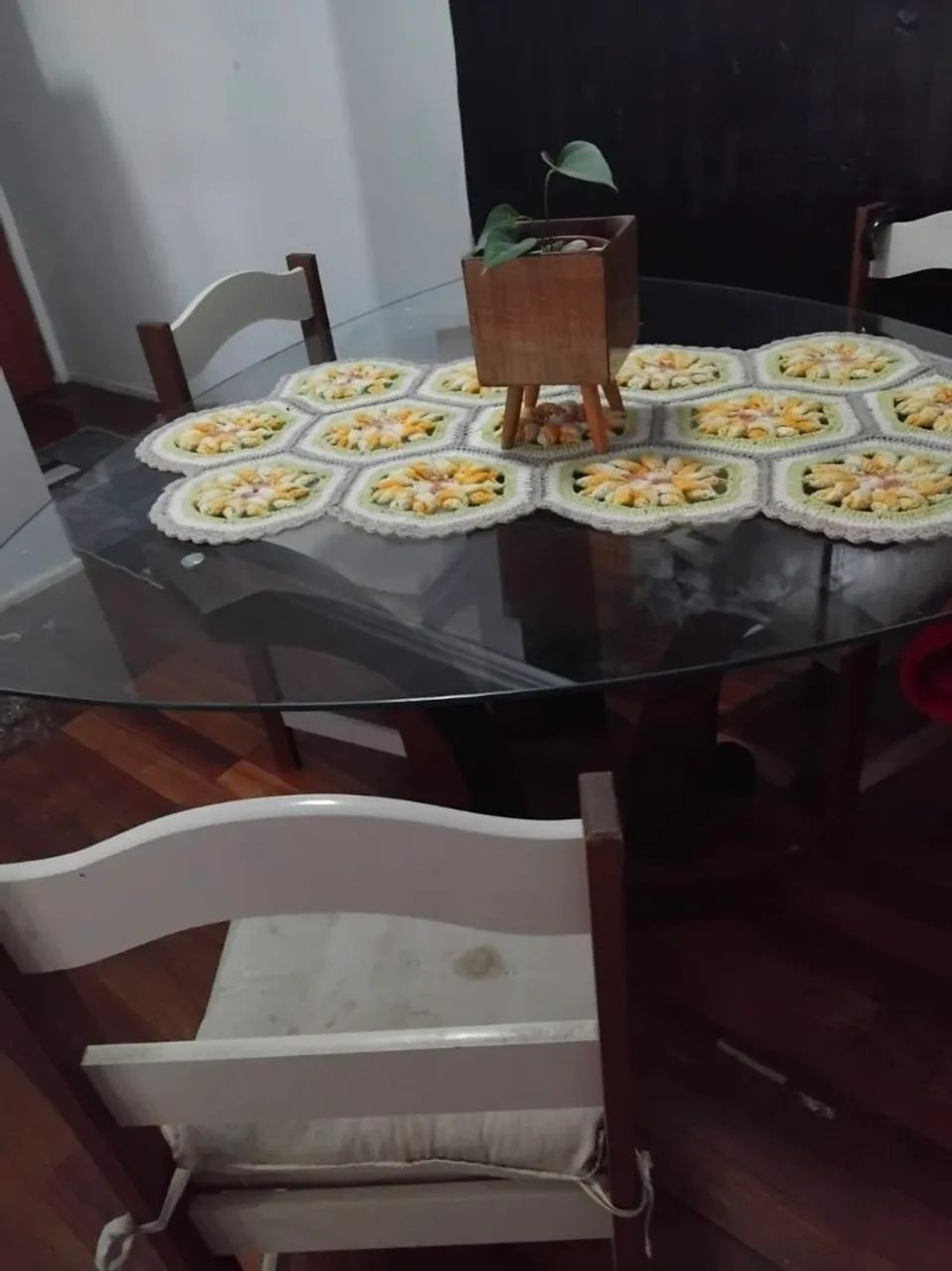 Mesa com quatro cadeiras - Foto 3