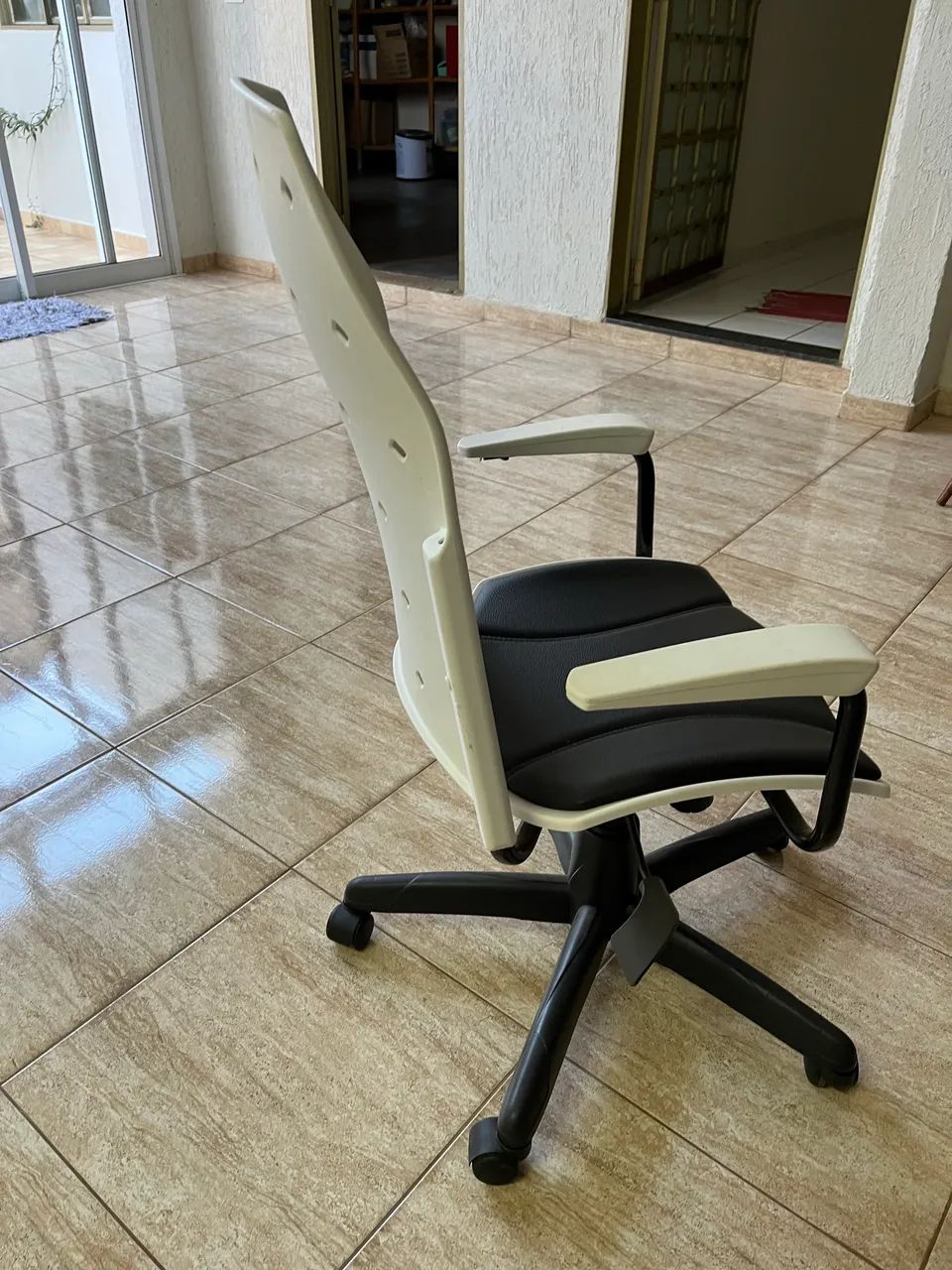 Vendo cadeira giratória  - Foto 2