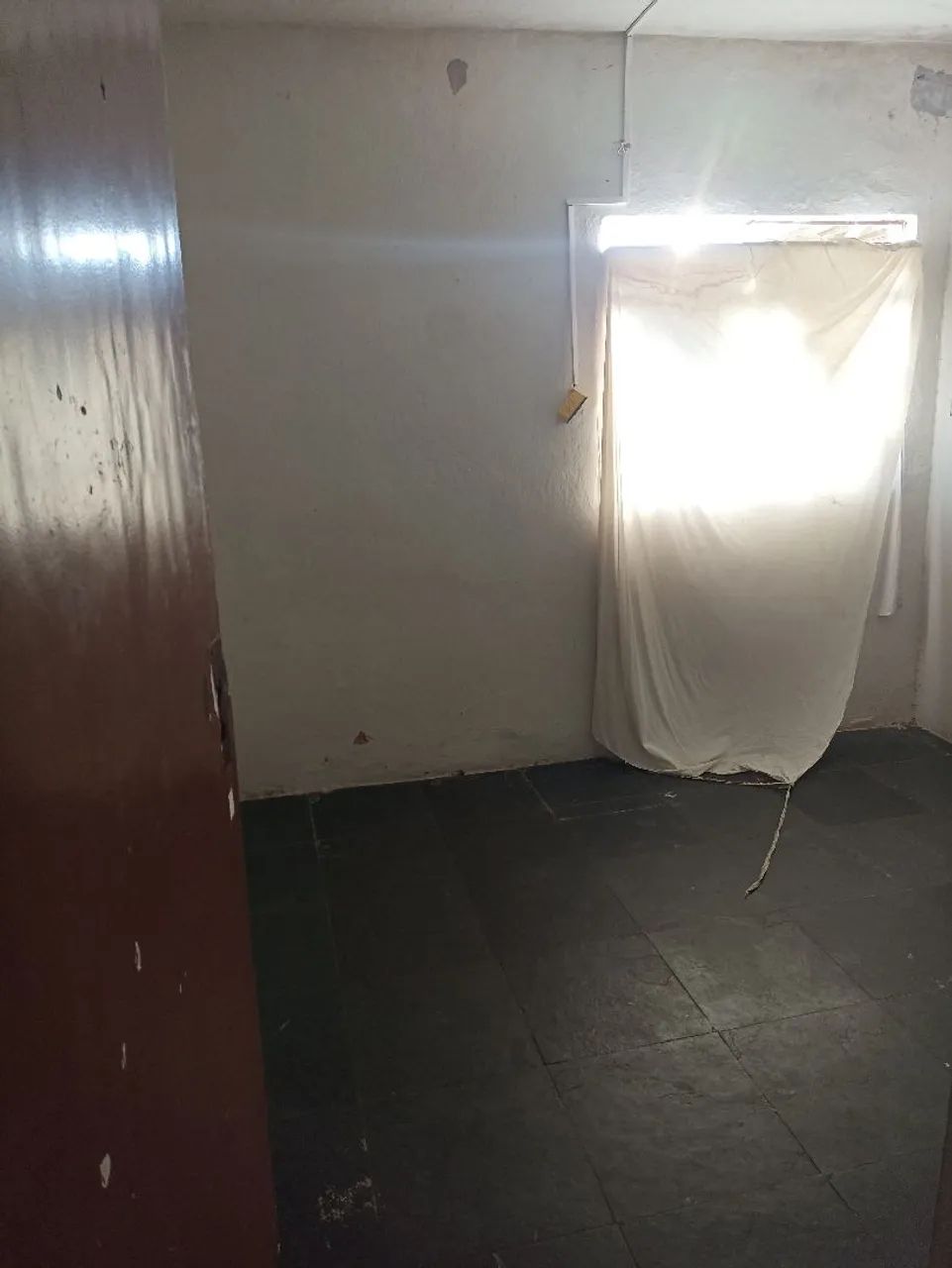 Alugo barracão,2 quartos,sala, cozinha, área de tanque  - Foto 4
