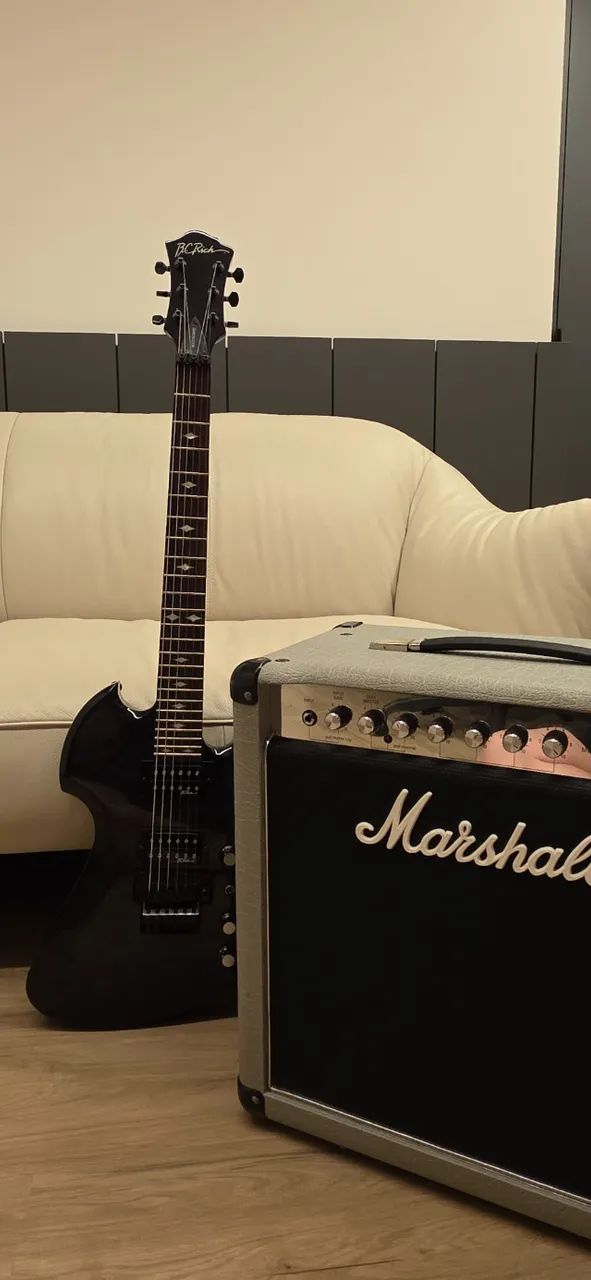 Guitarra B.C. Rich Monckingbird TransGreen 