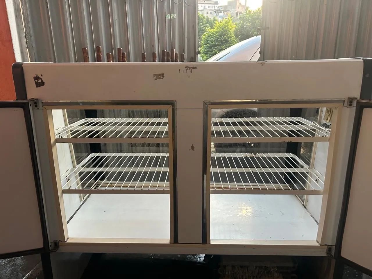 Expositor de vidro refrigerado 2 portas - Foto 2