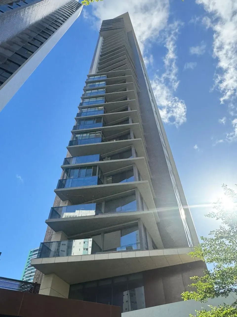 ALTO PADRÃO TORRE B - 4 SUÍTES - 180m²