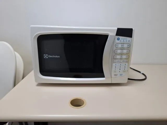 MICROONDAS ELECTROLUX (funcionando, porém descascando por dentro)