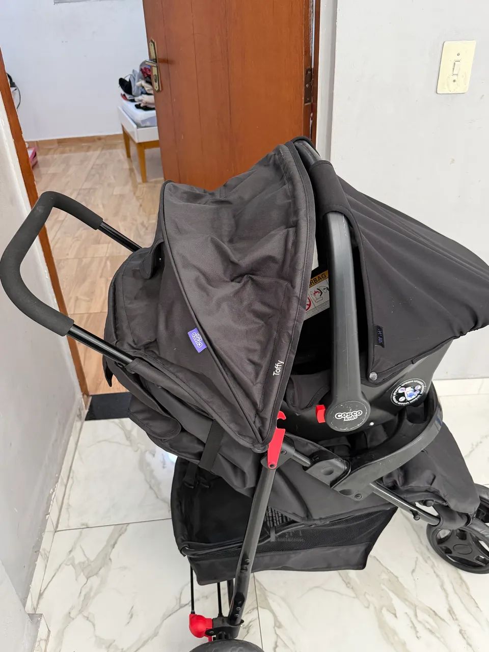 Carrinho de bebê e Bebê conforto Cosco