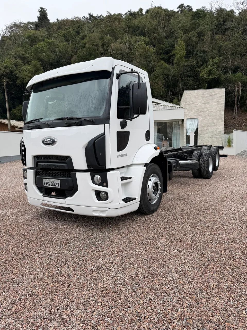 Ford cargo 2428 extremamente impecável (motor zero)