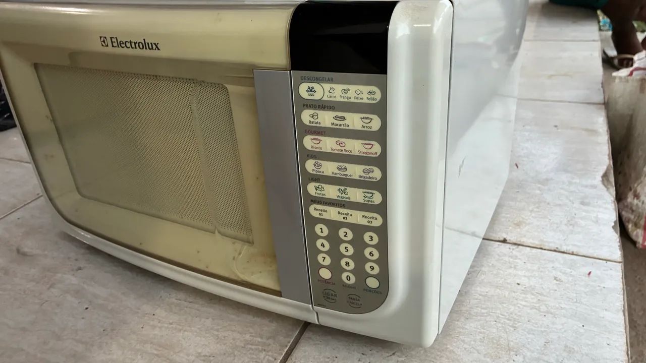 Vendo microondas eletrolux 31 l - Foto 2