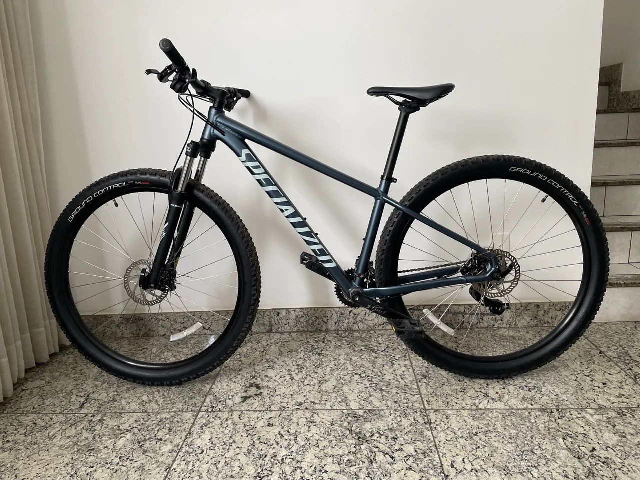 Bicicleta Specialized Rockhopper  - Foto 2