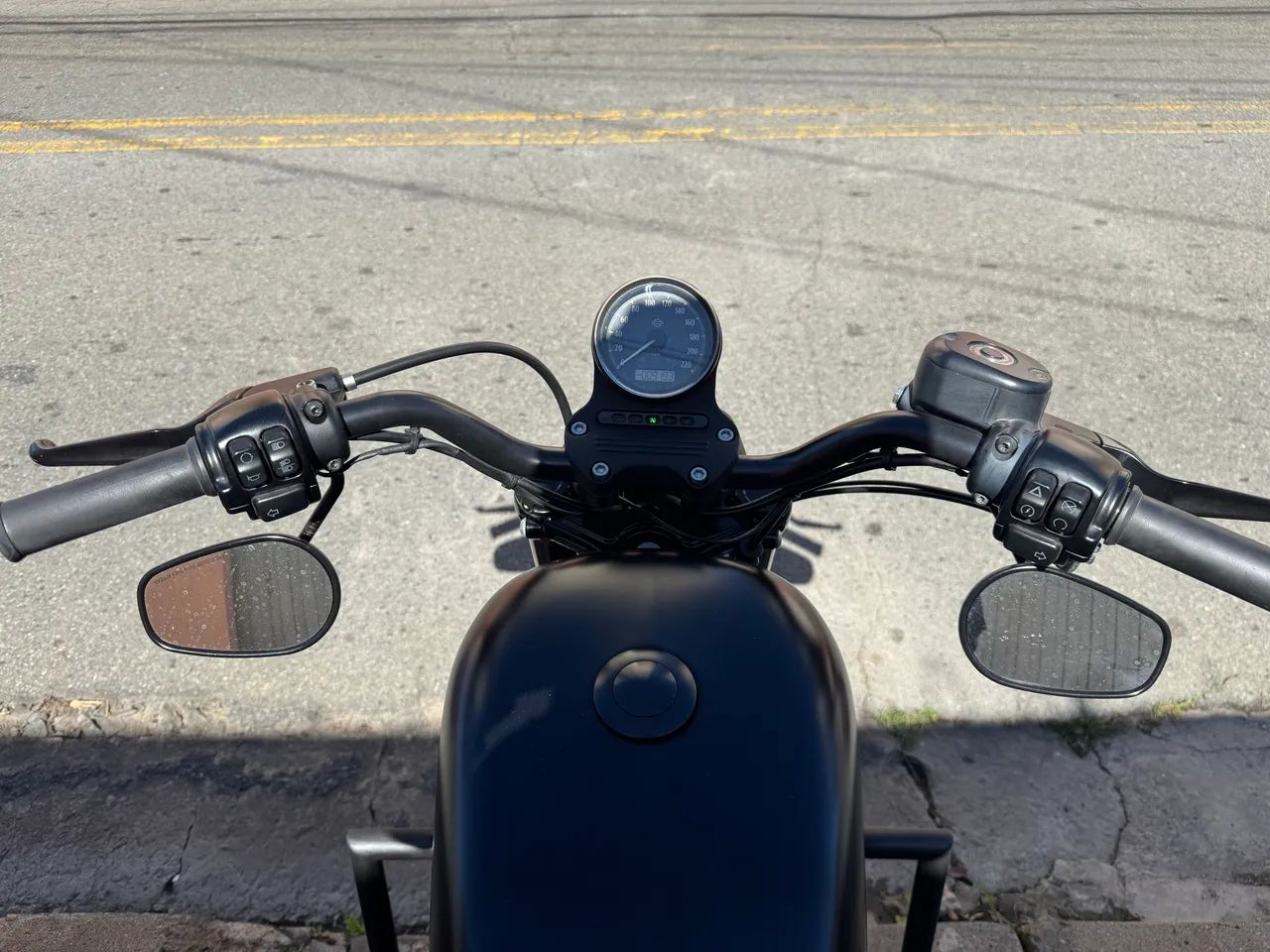 Harley Davidson Iron 883 2016 com 9.500km - Foto 4