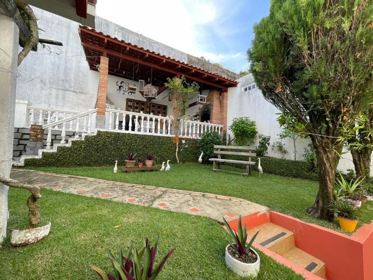 CASA 4 DORMITÓRIOS PRÓXIMO AO CENTRO DE FLORIANÓPOLIS