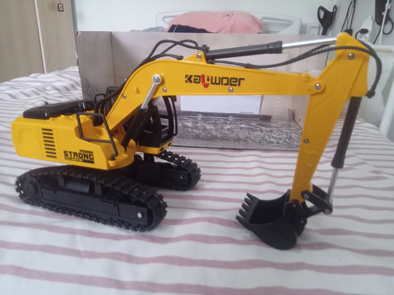 Escavadeira RC 10 canais - Foto 2