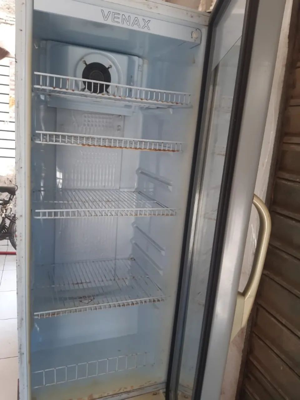 Expositora de Bebidas VENAX 300 Litros 127 v - Foto 6