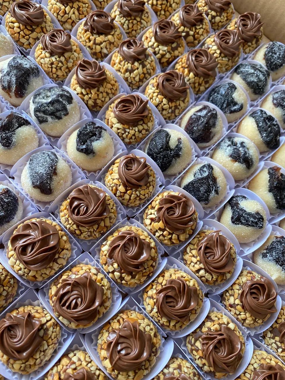 BRIGADEIROS GOURMET E DOCES PARA FESTAS  - Foto 2