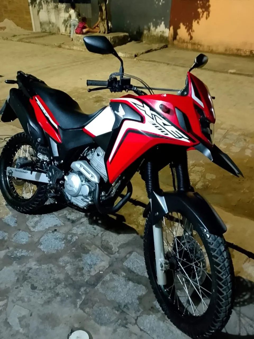 XRE 300 bem conservada 