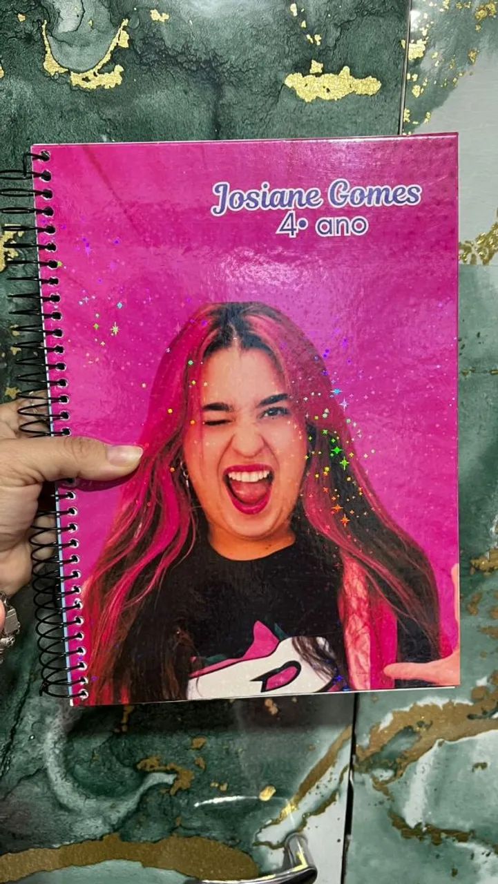 CADERNO PERSONALIZADO EMILY VICK 