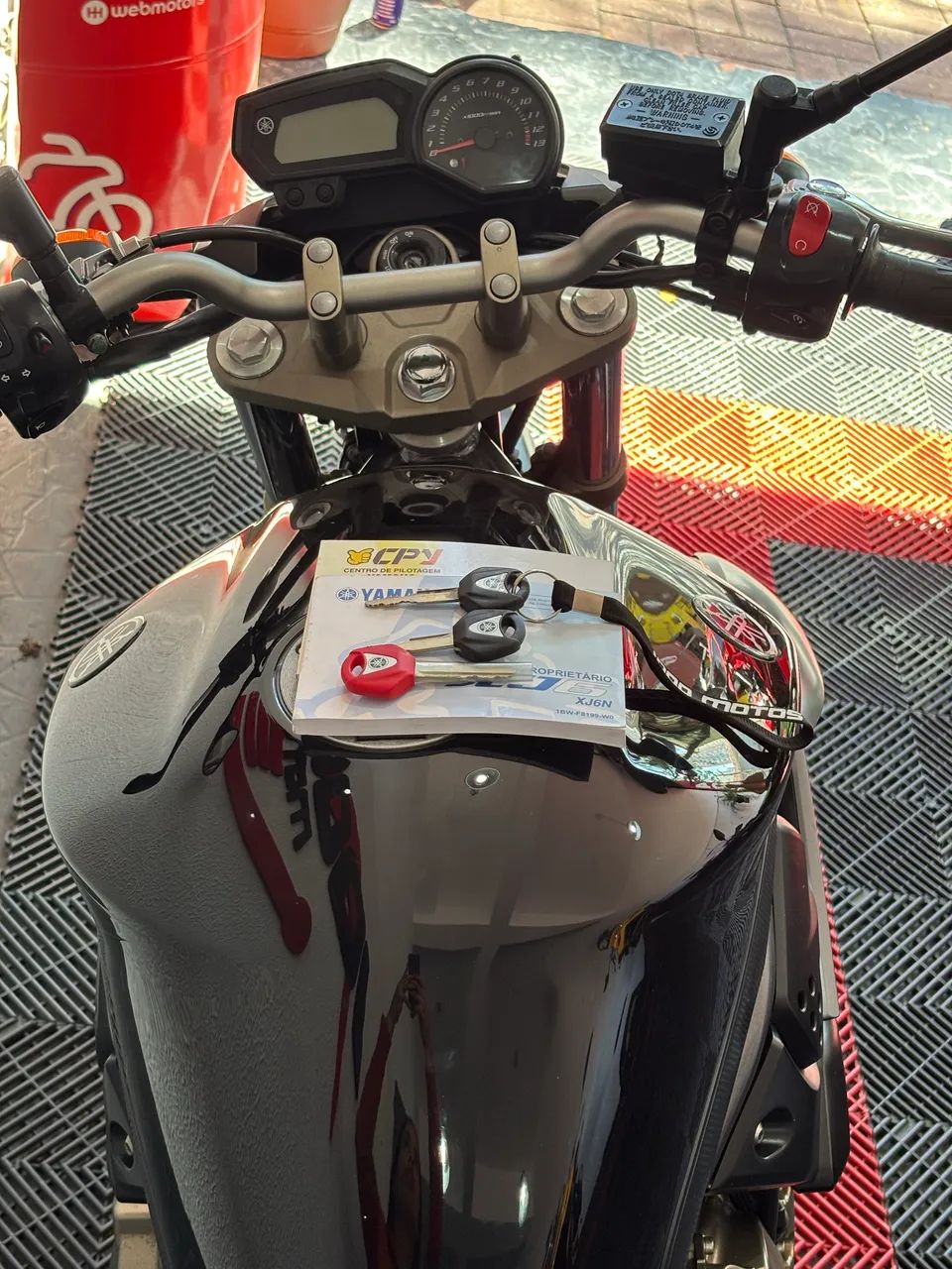 YAMAHA XJ6 N  - Foto 5