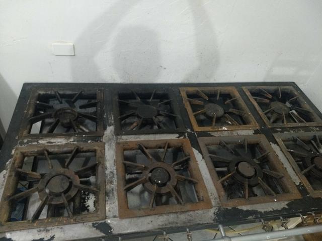 Vendo fogão industrial 8 bocas - Foto 2