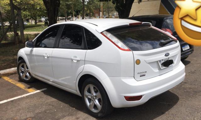 Vendo Focus 1.6 Hatch COMPLETO + multimídia - Foto 3