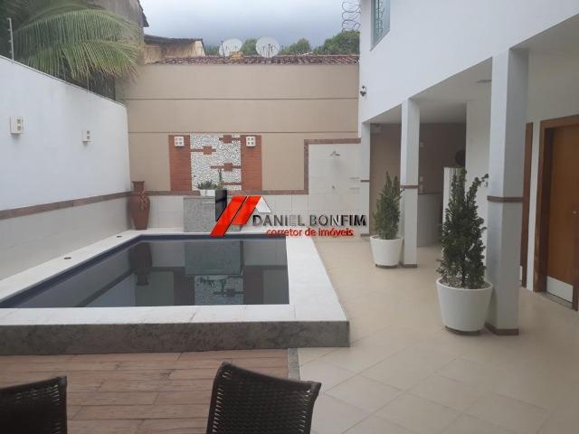 Casa na ilha com piscina e 04 quartos - lote inteiro