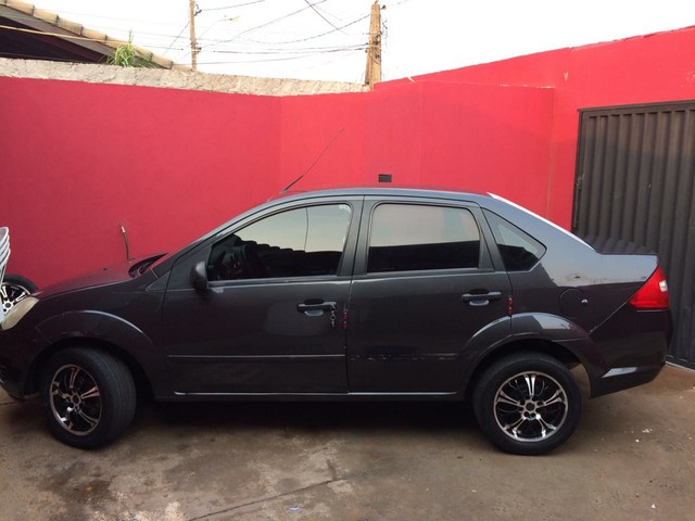 VENDO FORD FIESTA SEDAN 2005 COMPLETO