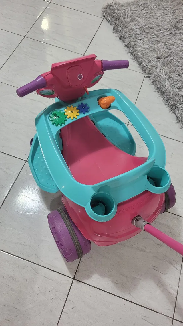 Triciclo Infantil Bandeirante Velobaby Passeio e Pedal Rosa