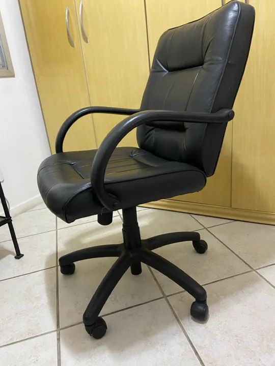Cadeira Presidente escritorio Preta, couro legítimo, marca Florense - Foto 4