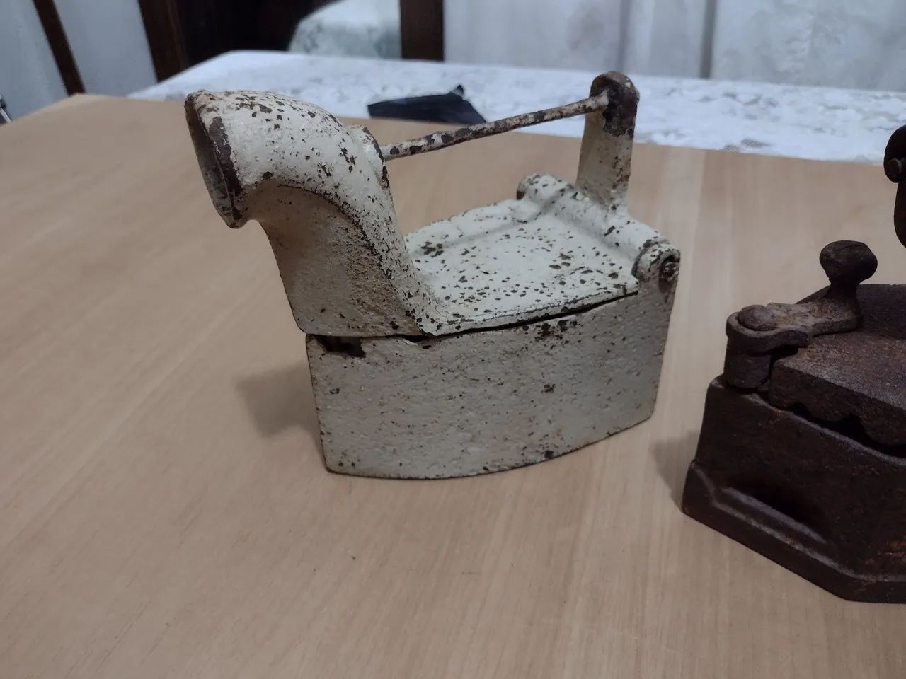 Ferro de passar roupa antigo -  - Foto 3