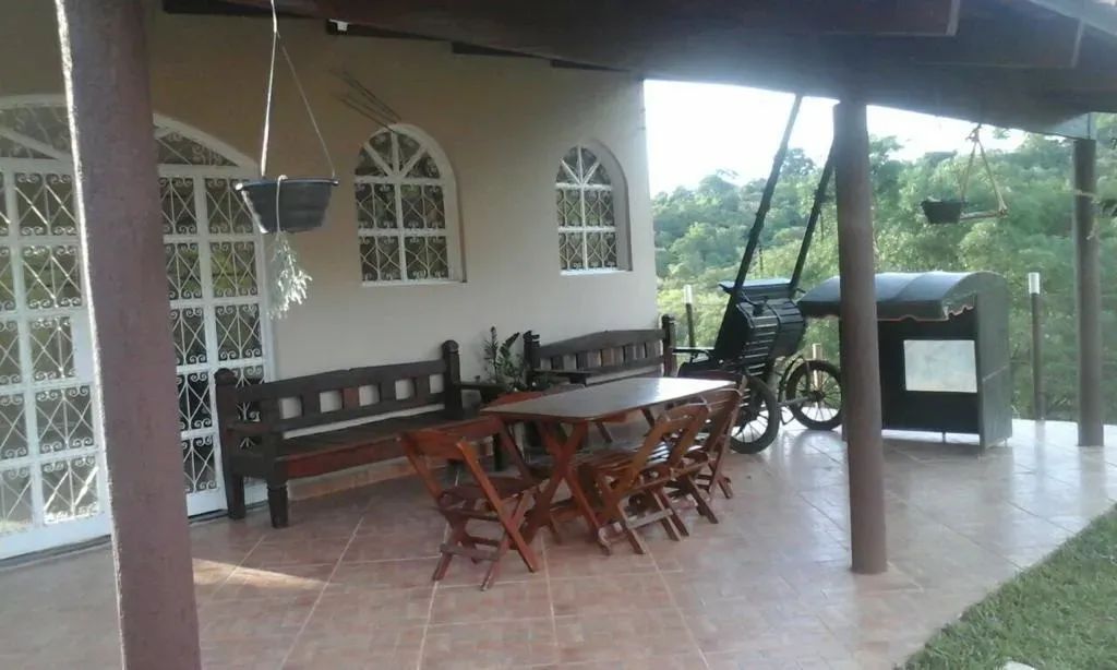 SÍTIO COM HARAS E GRANDE ESTRUTURA PARA LAZER
