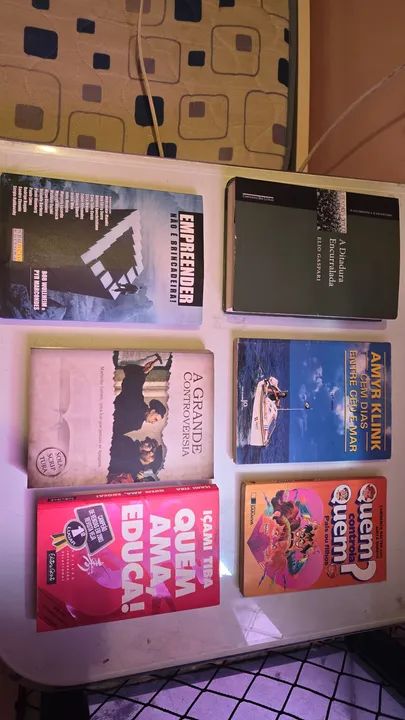 Coleção de Livros com Títulos variados e bem interessantes,"Novos"!