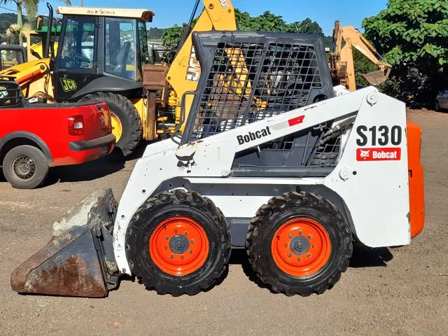 Mini Carregadeira Bob Cat S130 ano 2013