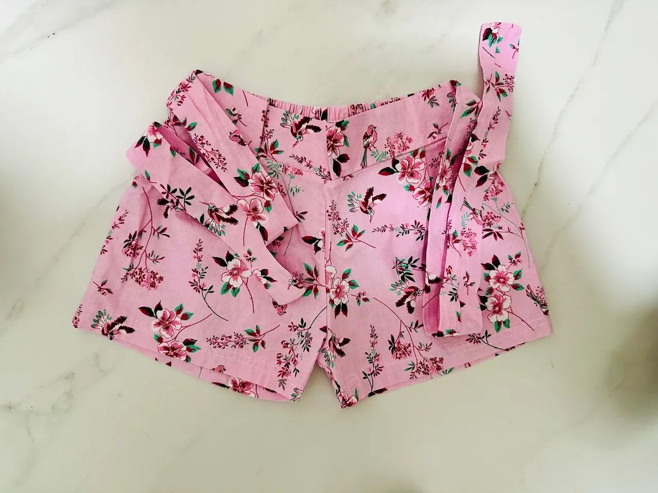 Shorts estampado florido com cinto 3 anos
