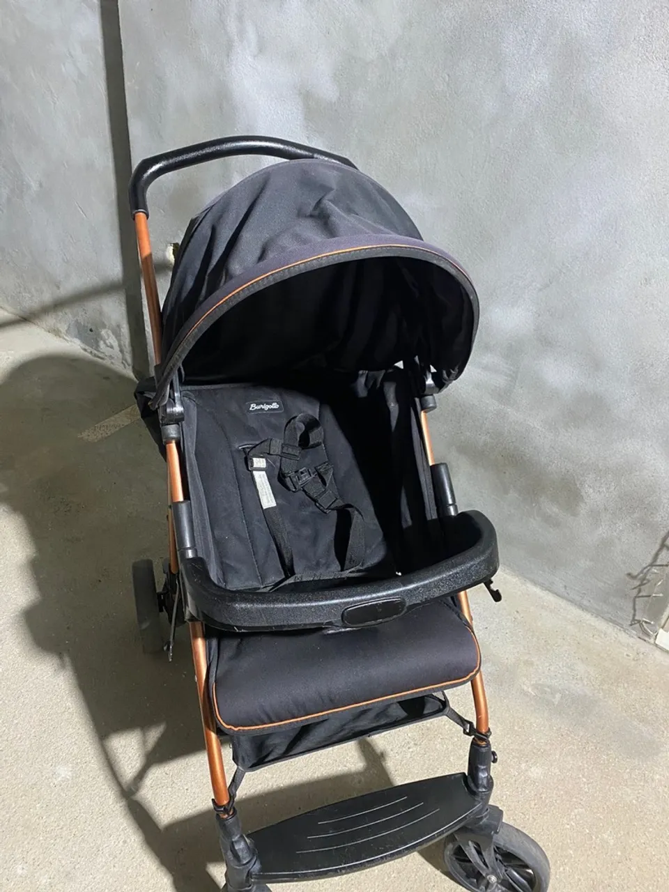 Carrinho de Bebê Compacto e Moderno