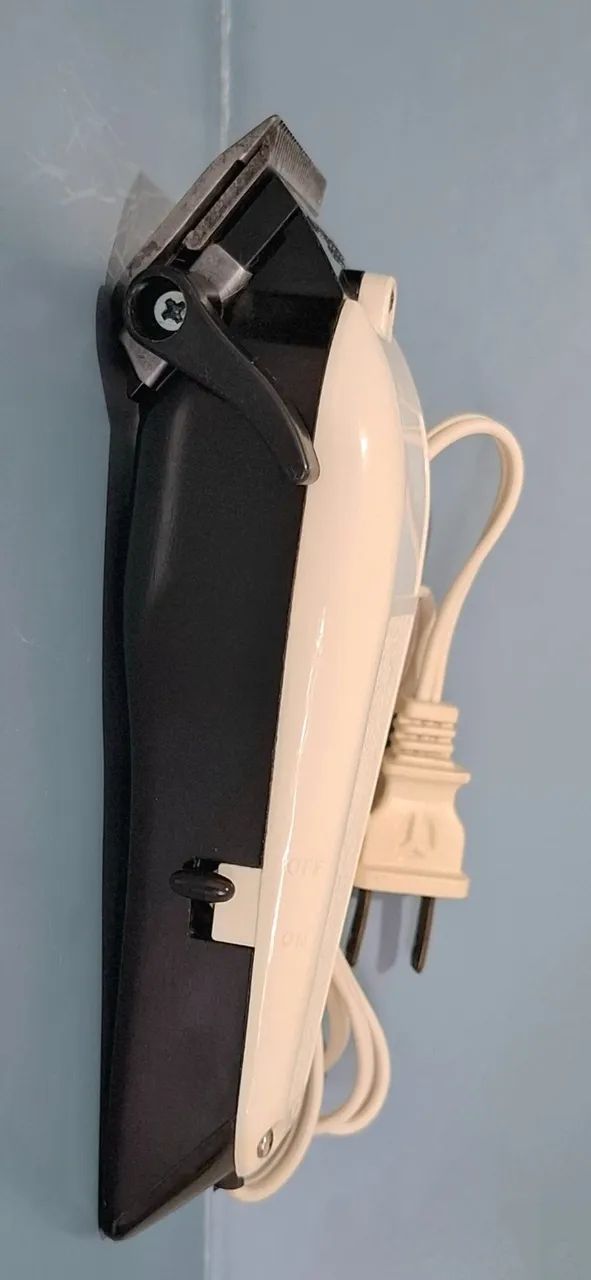 Máquina De Cortar Cabelo Wahl precision USA funcionando - Foto 2