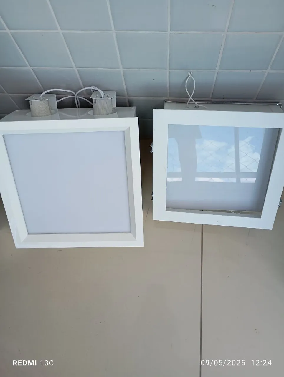2 Luminárias de embutir quadradas (Plafon)