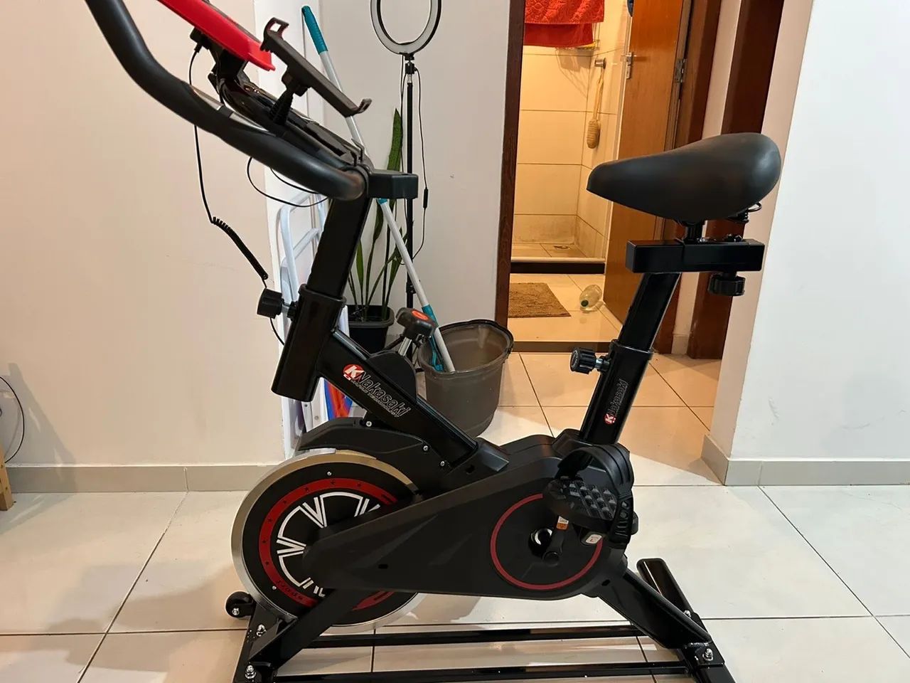Bicicleta Ergométrica - Ótima para Treinar em Casa - Foto 5