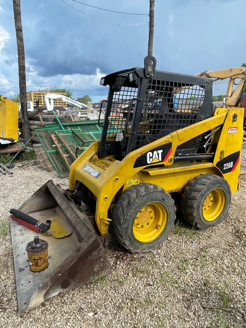 Mini carregadeira Caterpillar 226B
