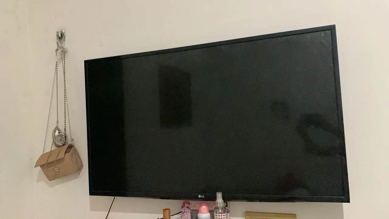 LG Television with Defect64292269340931121