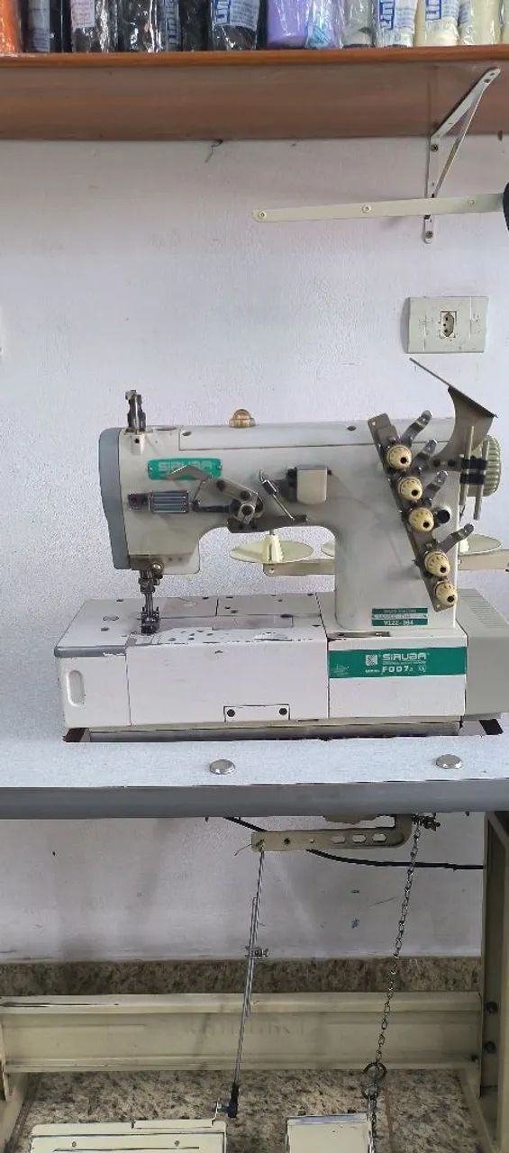 Máquina de Costura Galoneira SIRUBA F007J em Ótimo Estado