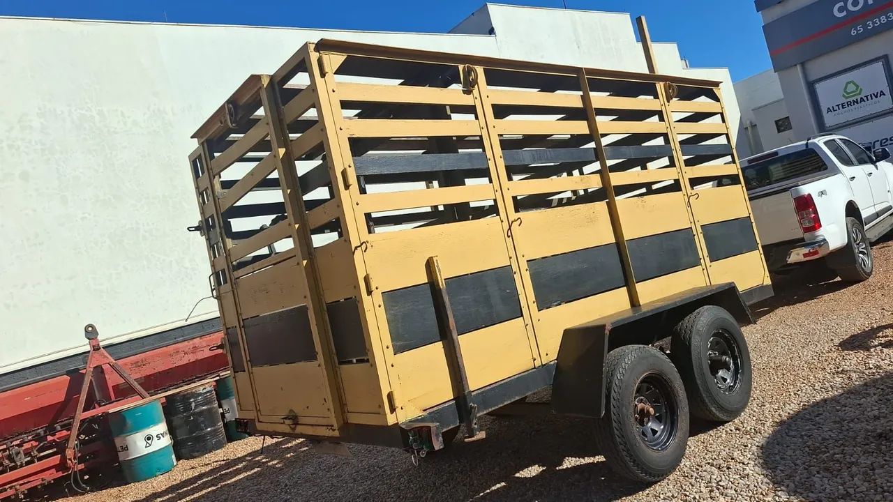 Carretinha Boiadeira/ transporte animal Amarela Para Camionete  - Foto 3