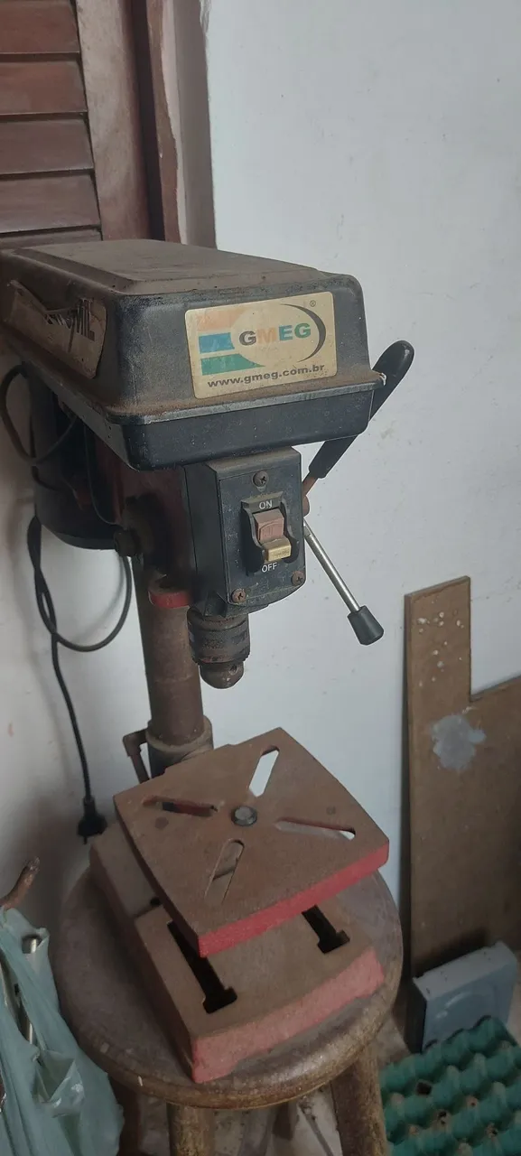 Furadeira de Bancada FBH-130I 1/2 Pol. 1/3 HP 220V MOTOMIL.