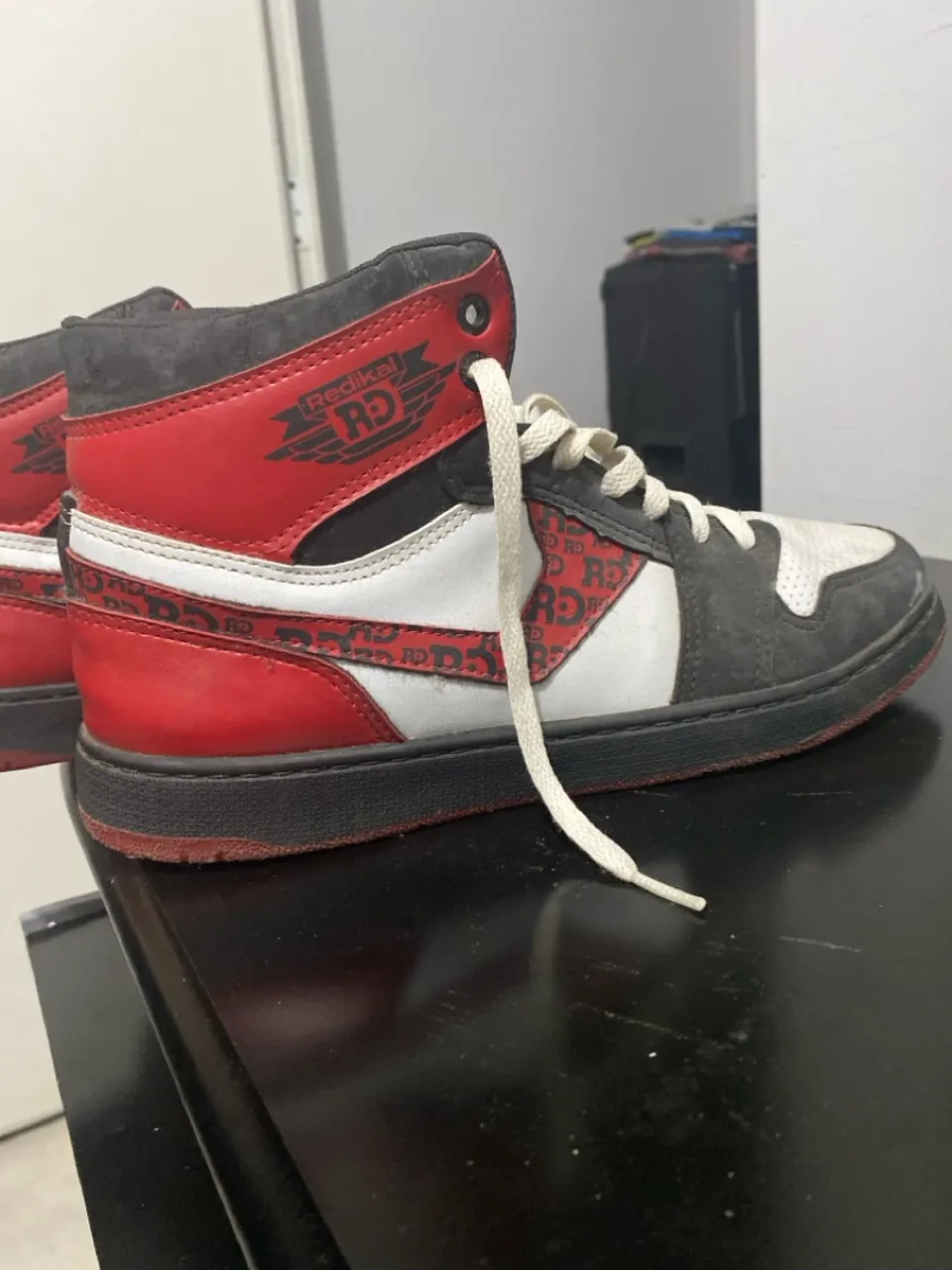 Tênis Cano Alto Redikal - Vermelho e preto