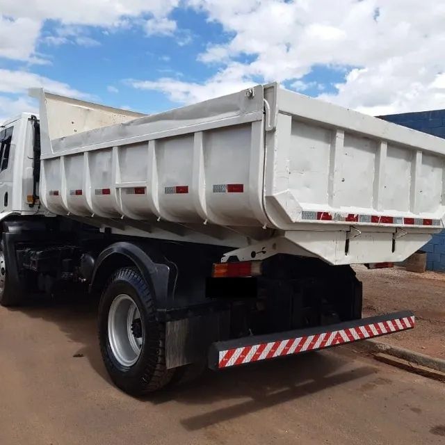 Ford Cargo 1319 Caçamba 2013 (repasse) - Foto 5