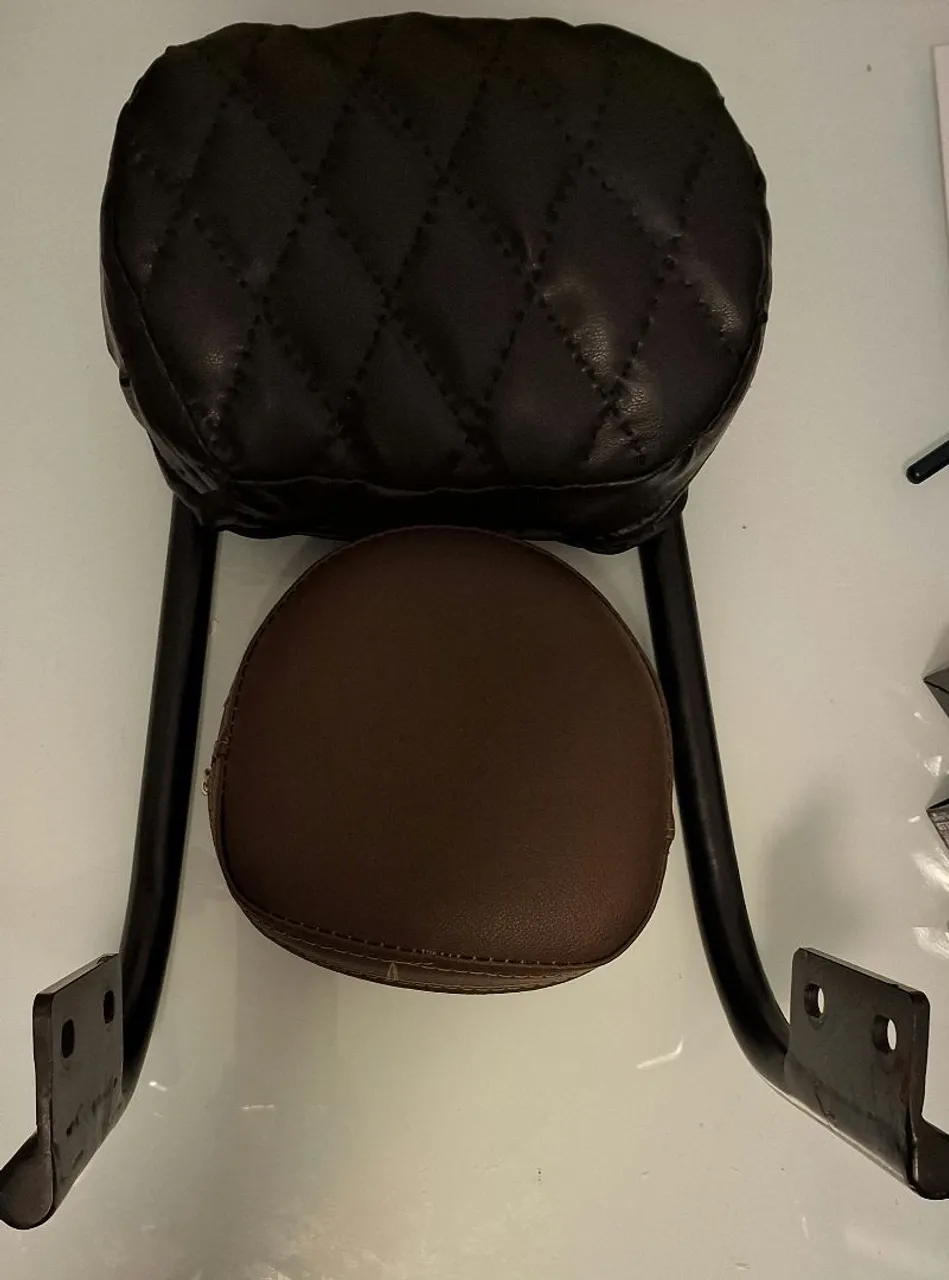 Sissy Bar com Encosto para Classic 350. Duas opções de encosto
