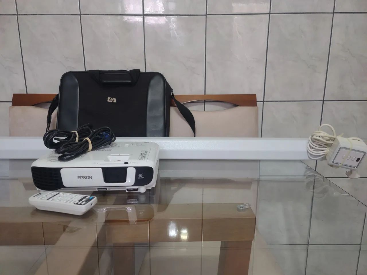 Projetor EPSON PowerLite X41+ Tela elétrica de projeção - Foto 2