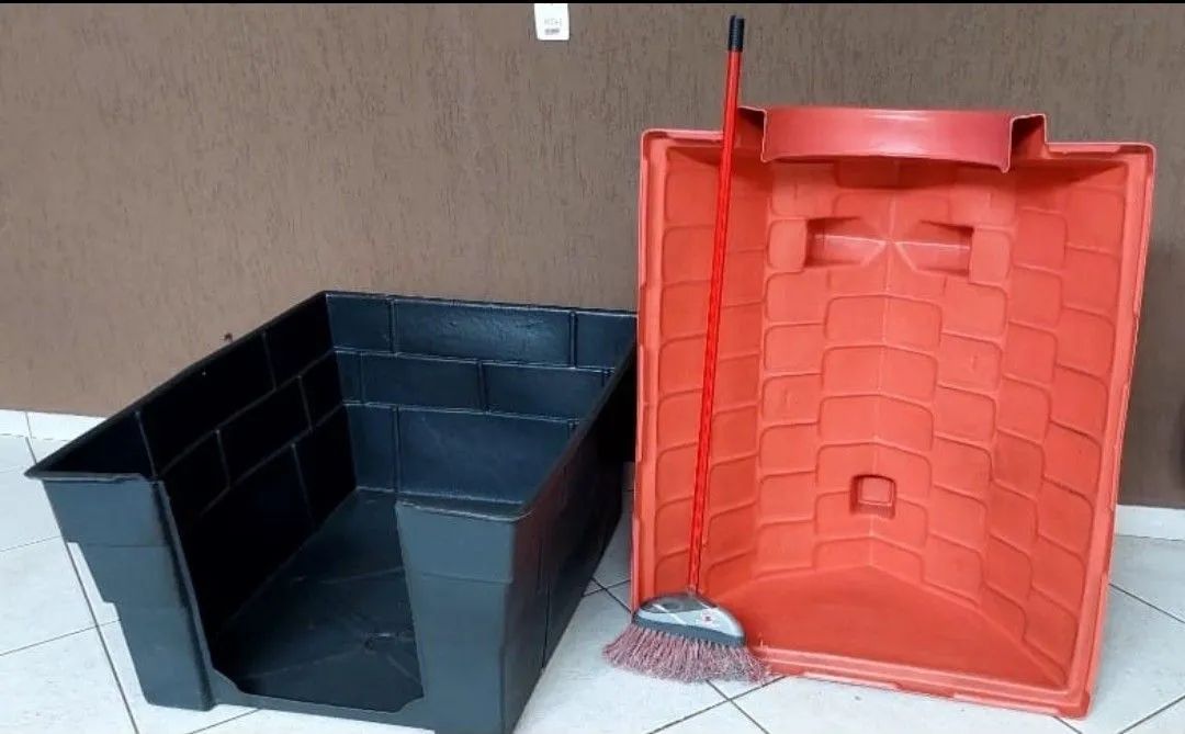 Casinha para cachorro porte grande, está perfeita. Vai com tudo que mostra na foto. - Foto 2