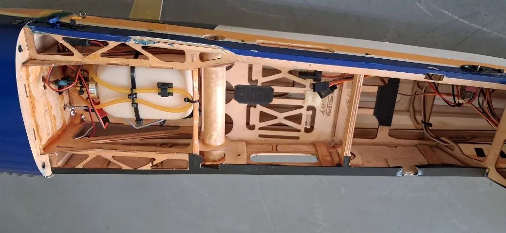 AEROMODELO GASOLINA - EXTRA - DLE 20CC - Foto 3