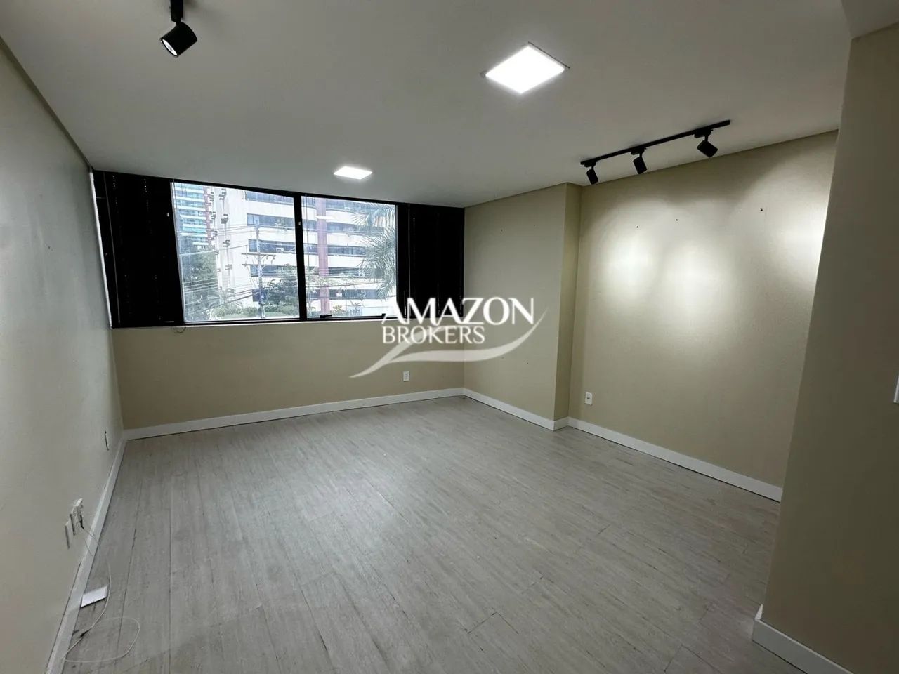 Vieiralves Business Center - 32 m2 - Sala comercial no Adrianópolis - Alugo - Foto 2