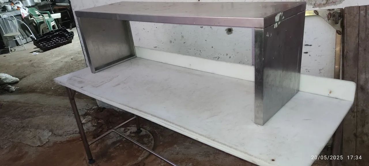 Bancada+prateleira superior inox industrial com tampão polietileno"LEIA" - Foto 2