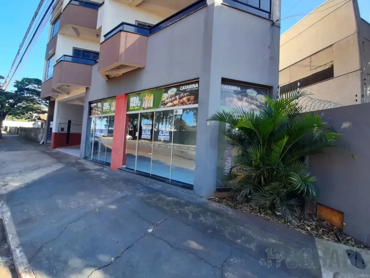 Sala comercial para alugar por R$ 2350.00, 133.63 m2 - VILA AGARI - APUCARANA/PR